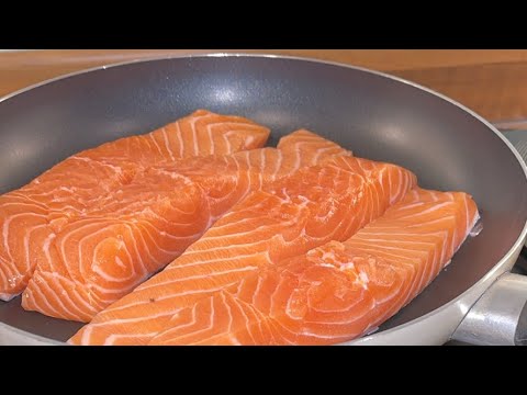 Sweet chilli salmon with broccoli! Late night cooking ￼