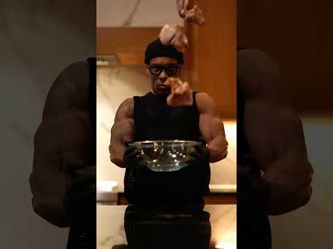 I made wifey a hot bath to soak, and my off the bone smothered chicken. I’m on a roll tonight..😩🙌